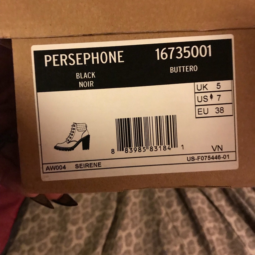 Dr Martens Persephone size us 7. Brand new😬